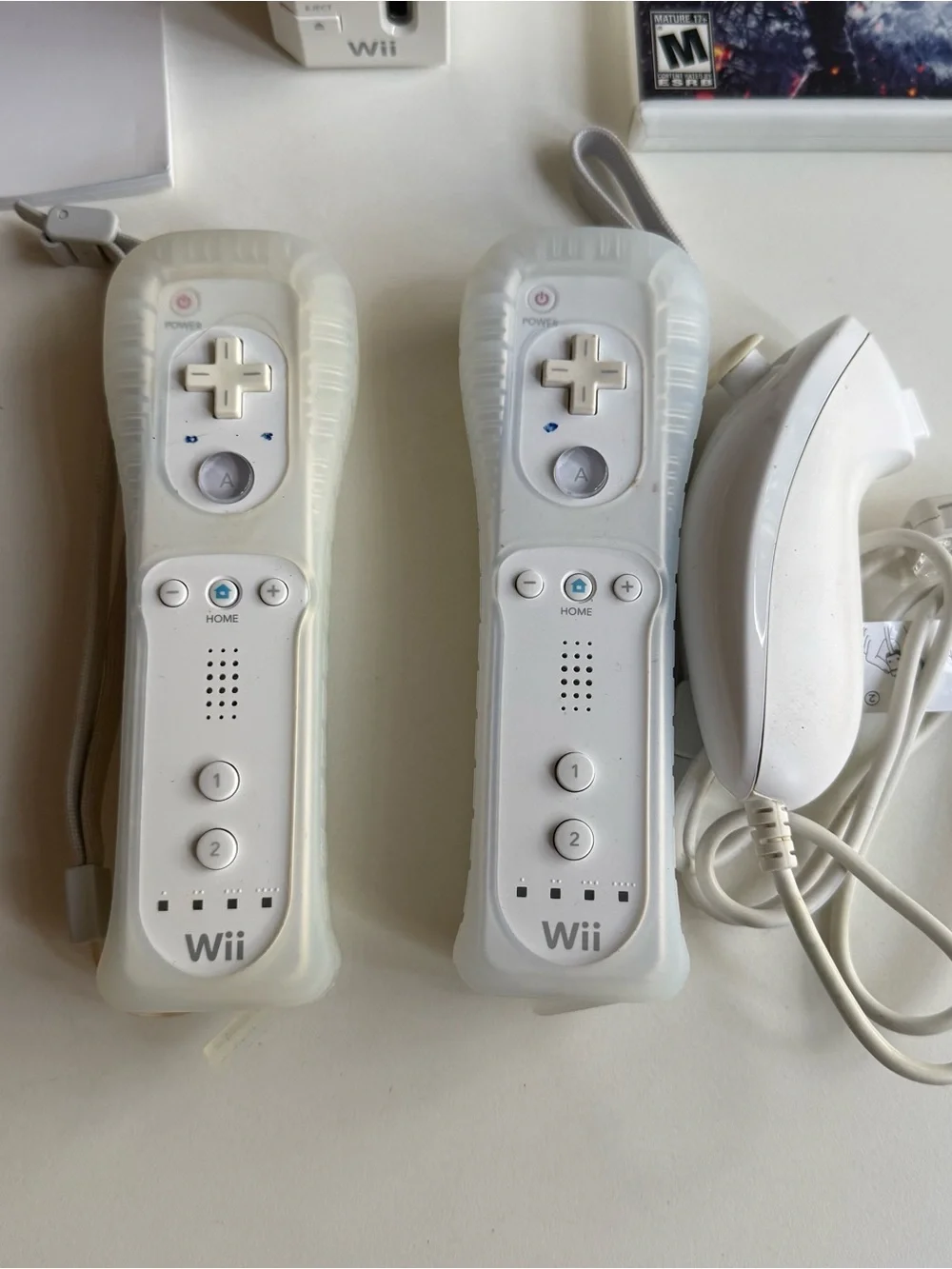 Nintendo Wii Console Bundle (2 Remotes, Nunchuk,2 Games COD Wii, Manual) Tested
